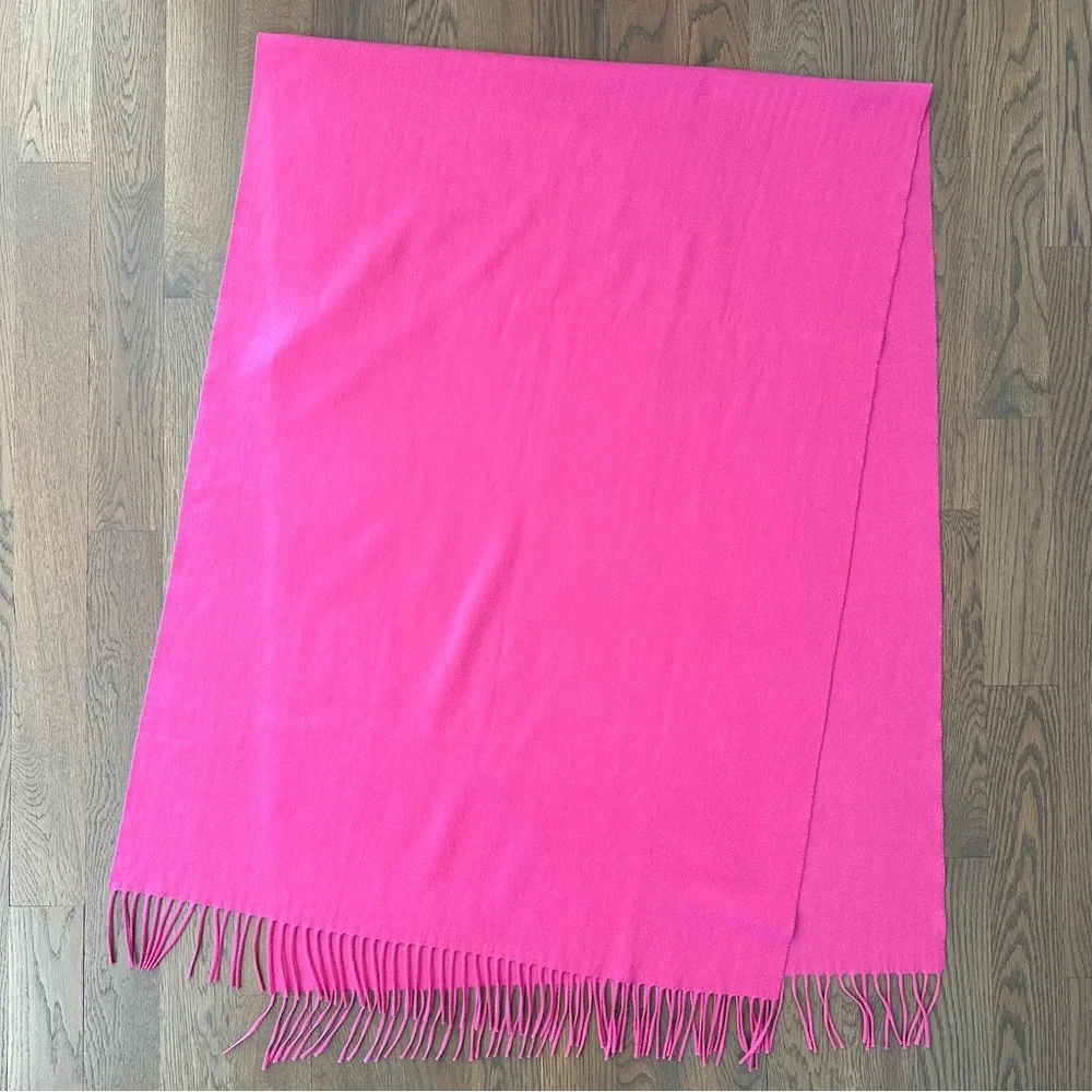 Johnstons of Elgin 100% Cashmere Oversized Wrap Stole in Bright Pink 86